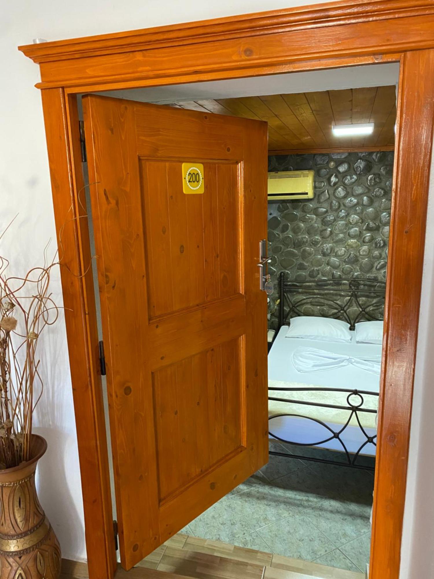 Bixhaku Guesthouse Αργυρόκαστρο Εξωτερικό φωτογραφία