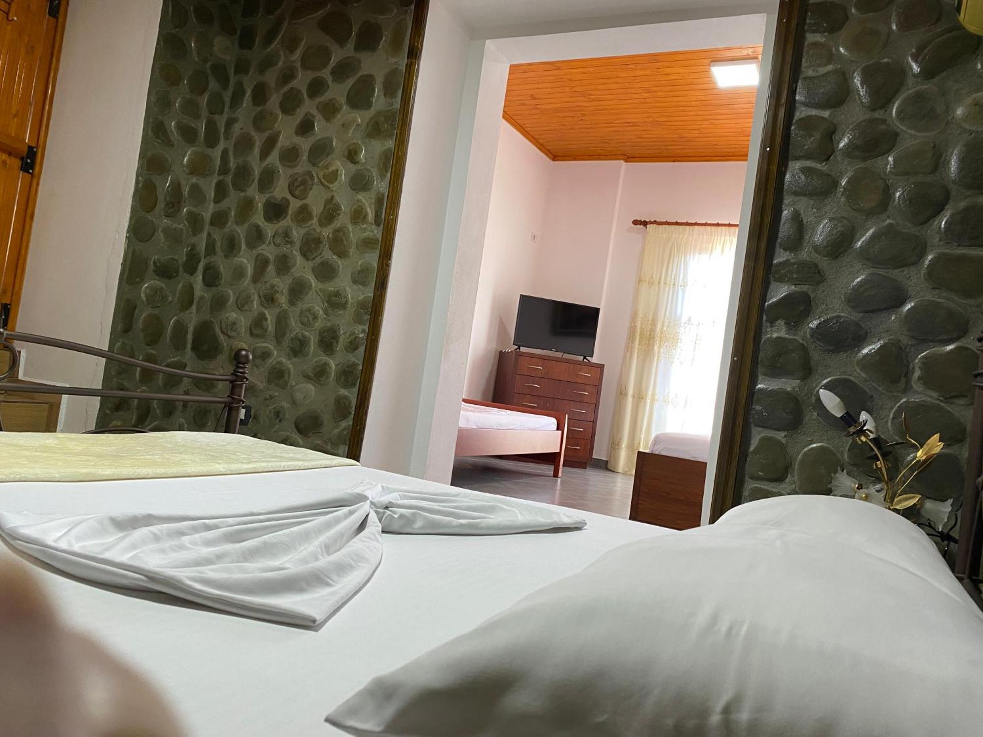Bixhaku Guesthouse Αργυρόκαστρο Εξωτερικό φωτογραφία